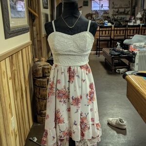 AUW White Lace Detail Garment